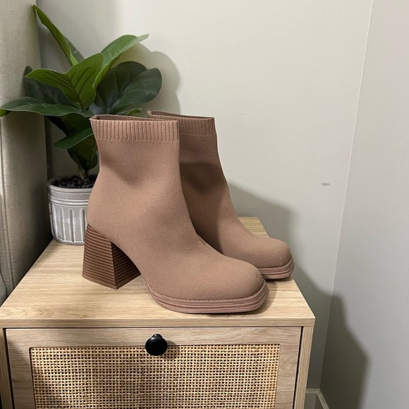 NWOT Call it Spring Nude Fabric Boots size 10 - Picture 2 of 3